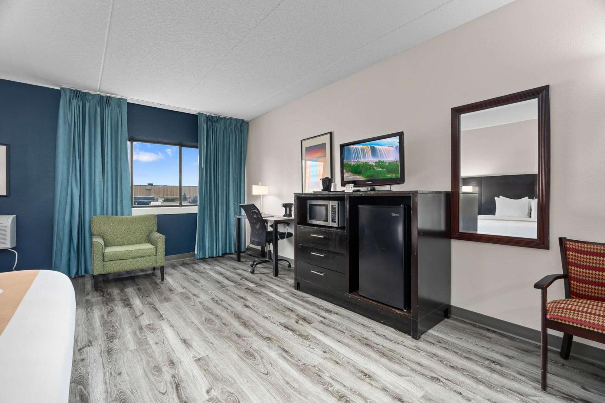 Quality Inn & Suites Mall Of America - Msp Airport Bloomington Exterior foto